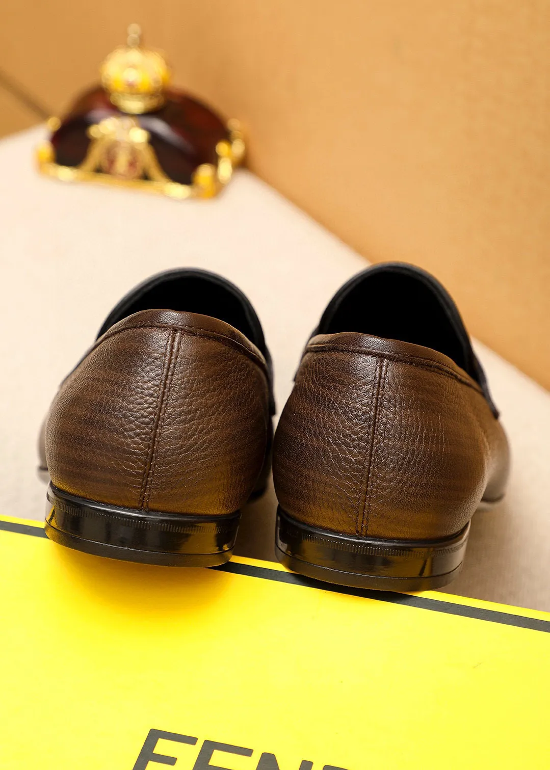 Men's shoes 💰442 💐 Product trademark: FENDI [Fendi] casual leather shoes Regular size: 38-44 (45🉑️customized) Product materials: Selected imported first-layer calfskin upper, imported cowhide leather lining. Strong three-dimensional visual effect, rubber outsole Color: 1⃣️color optional
